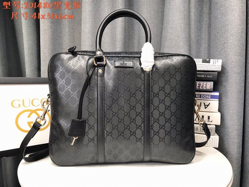 Gucci Handbags 674